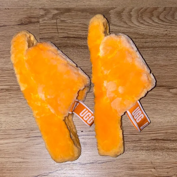 UGG 9 Vibrant Orange Fluffy Slippers - Image 7