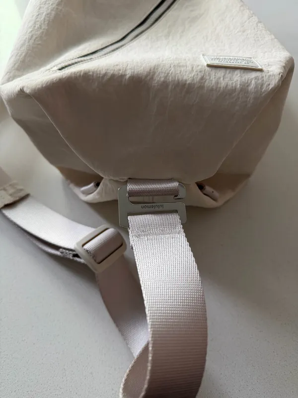 Lululemon Fast Track Bag 2.0 9L — Light Ivory — Retail $88  - Image 4