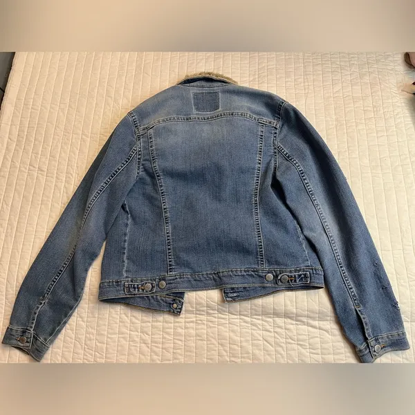 Y2K Levi’s fur collar denim jacket - Image 2