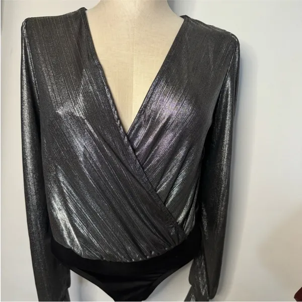 NWT Good Luck Gem Silver Metallic Puffy Long Sleeve Open Back Blouse Bodysuit S - Image 4