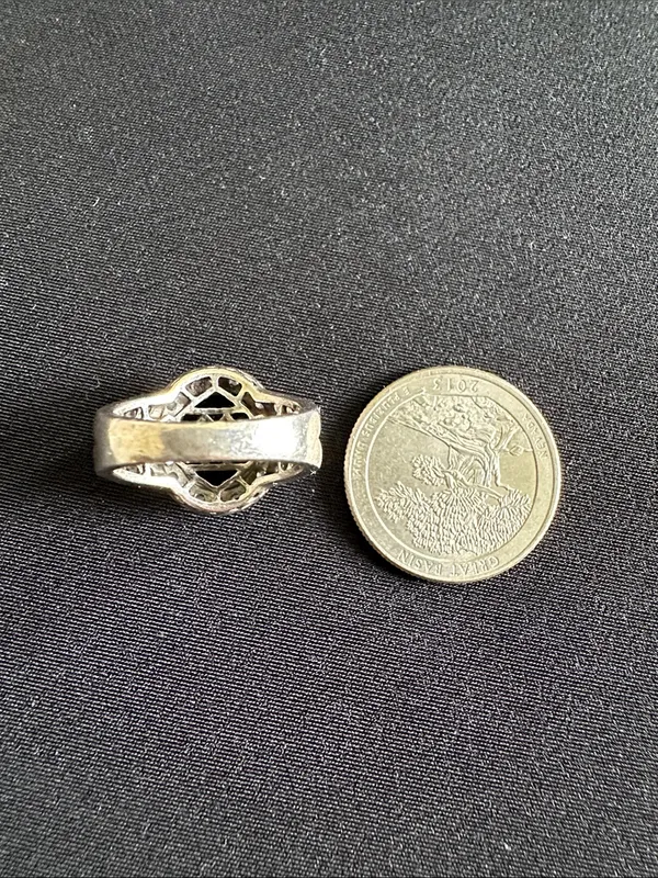 Sterling & glass EUC ring. Green oval glass stone w/ CZ halo set in 925 silver - Image 3