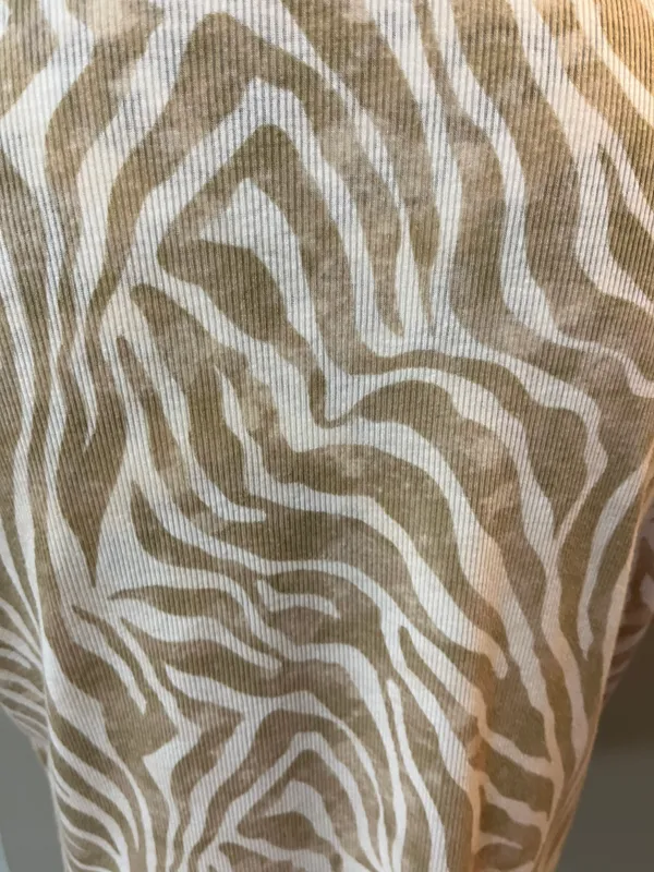 Tan & beige animal print size XL short sleeve top - Image 7