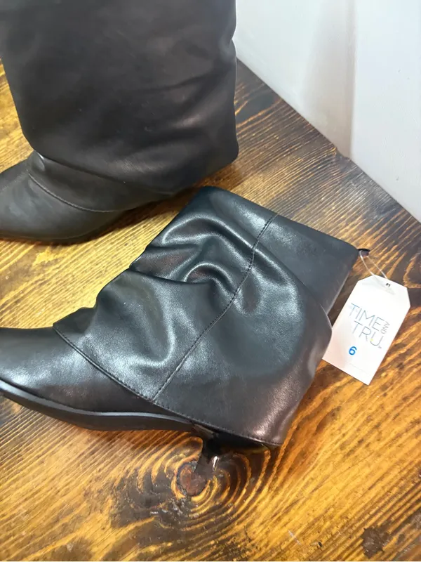 Time and tru black heeled boots size 6 - Image 4