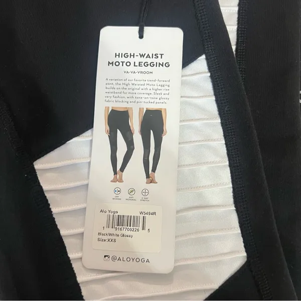 Black and White Alo Leggings - Image 3