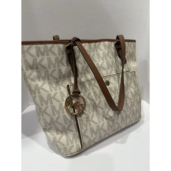 Michael Kors Jet Set Travel Tote - Vanilla MD tote Hang Tag Logo - Image 2