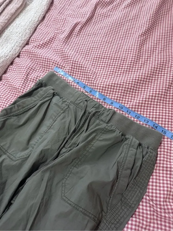 Y2K Olive Green Drawstring Capris - Image 4