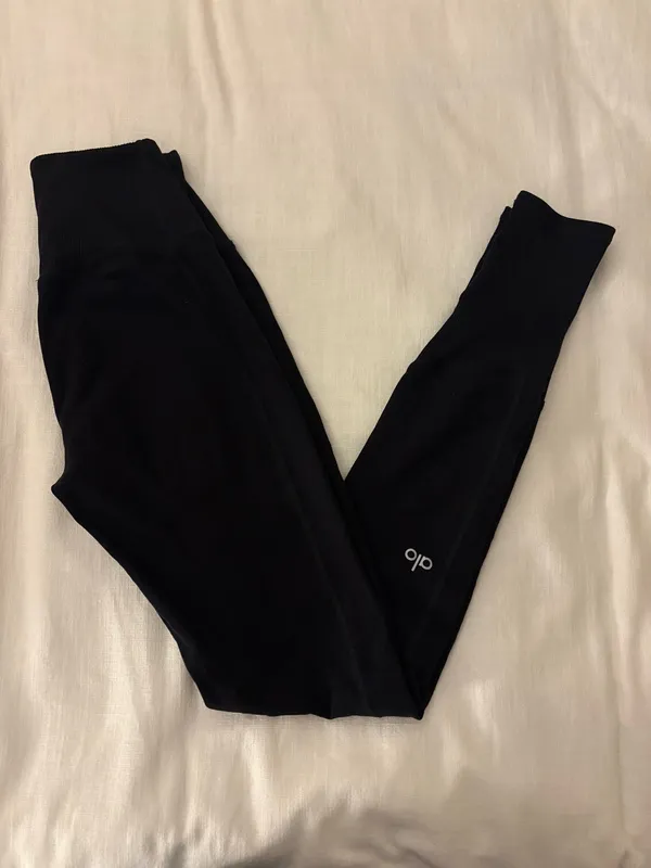 Alo Yoga Leggings - Image 3