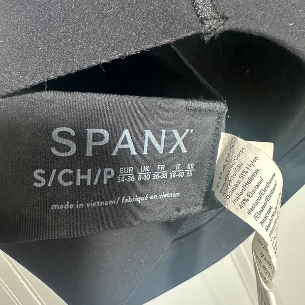 Spanx 50474R FlexFeel Low Impact Padded Wireless Sports Bra Black Small‎ Comfort - Image 4