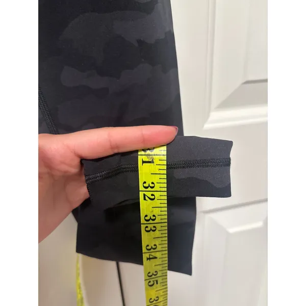 Lululemon Black Camo High-Rise Leggings Size xs - Image 4