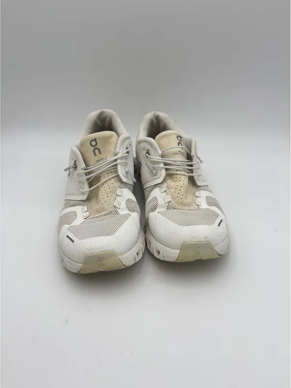 On Cloud Woman’s Size 8 Running Shoes - Excellent Condition-Running Or Casual - Image 4