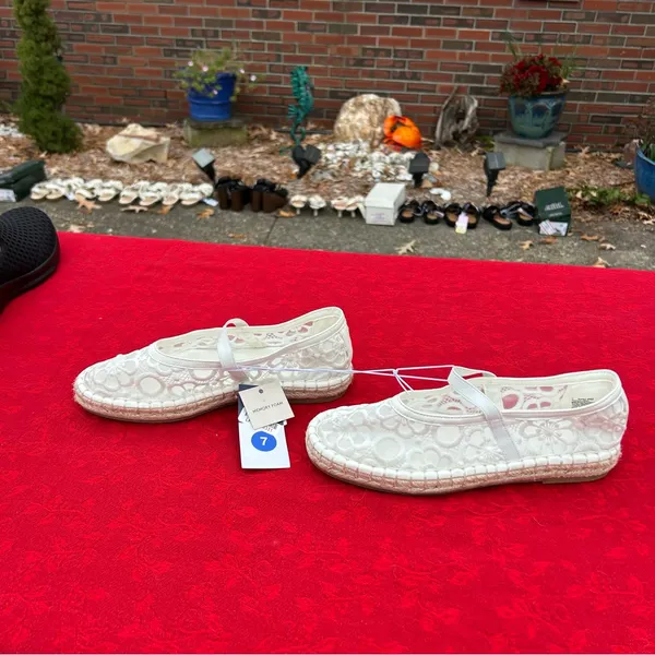 Universal Threads Women's‎ Celia Floral Lace Mary Jane Espadrille Flat by size 7 - Image 10
