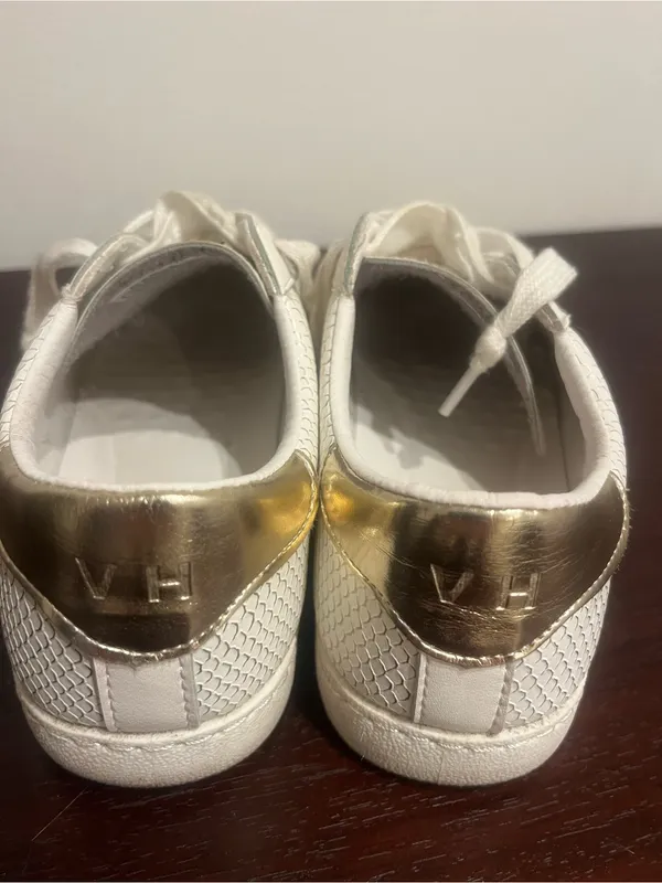 Vintage Havana White Sneakers with Gold Star Accent - Image 4