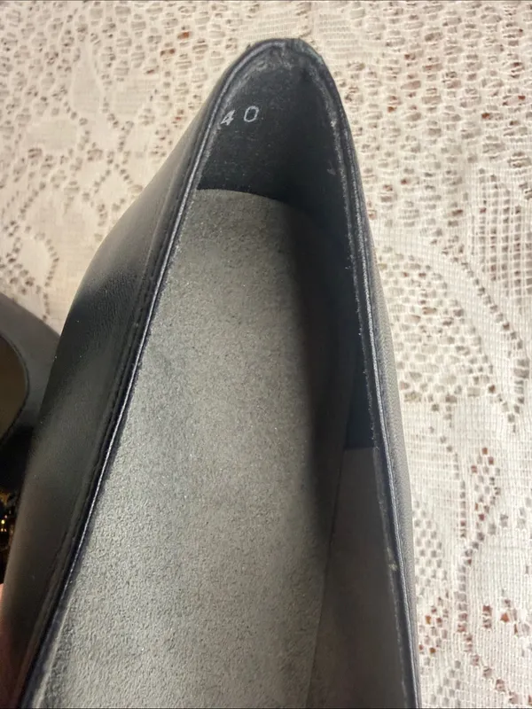 Stuart Weitzman Black Leather Low Kitten Heel Pumps sz 7 - Image 8