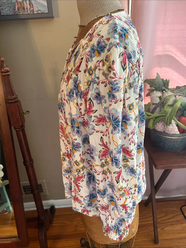 Old Navy White Floral V-Neck Blouse with Blue & Pink Blooms | Size Medium - Image 12