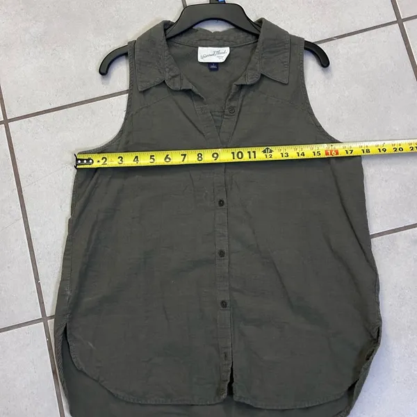 Universal Threads Women Button Down Minimalist Olive Green‎ sleeveless Blouse S - Image 8