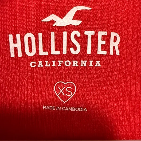 Hollister Red Wrap Tie Top V-Neck Crop Top Short Sleeve Y2K Vibes Size X-Small - Image 2