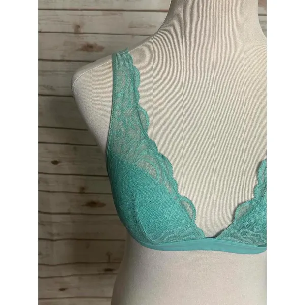 PINK Victoria's Secret lace plunge bralette Size Medium - Image 2