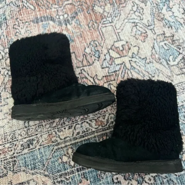 UGG Patten 1006794 Black Suede Shearling Women’s Boots Size 7 - Image 9