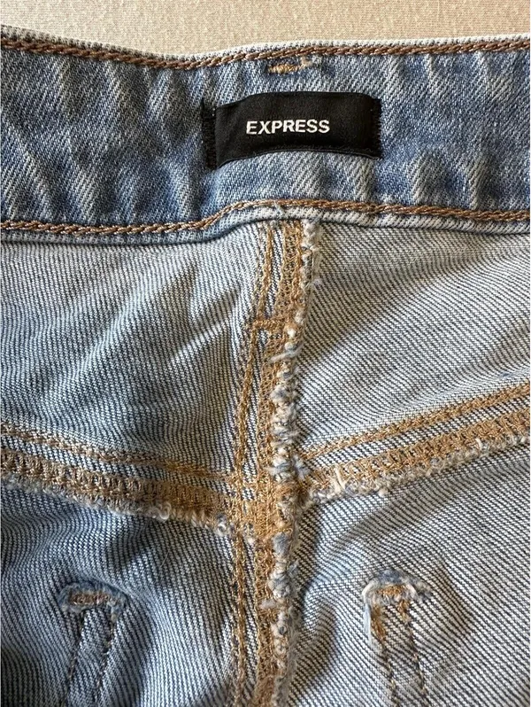 Express Relaxed Straight Ankle High-Rise Jeans Size 6R Light Wash - Image 5