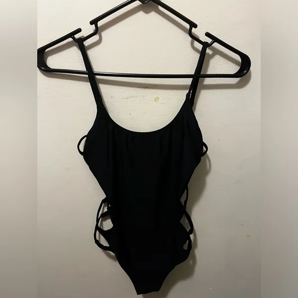 NWOT Byrds of Paradise Cut out bathing‎ suit black XS - Image 3