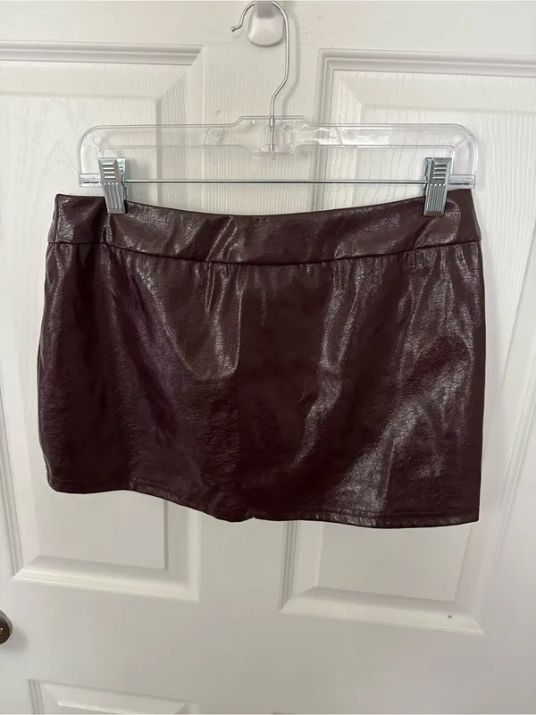 NWOT Medium Shein Burgundy Skort - Image 2