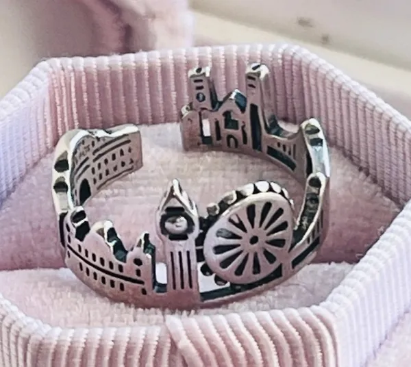 Urban Outfitters 925 London Skyline 🌃 Ring - Image 3