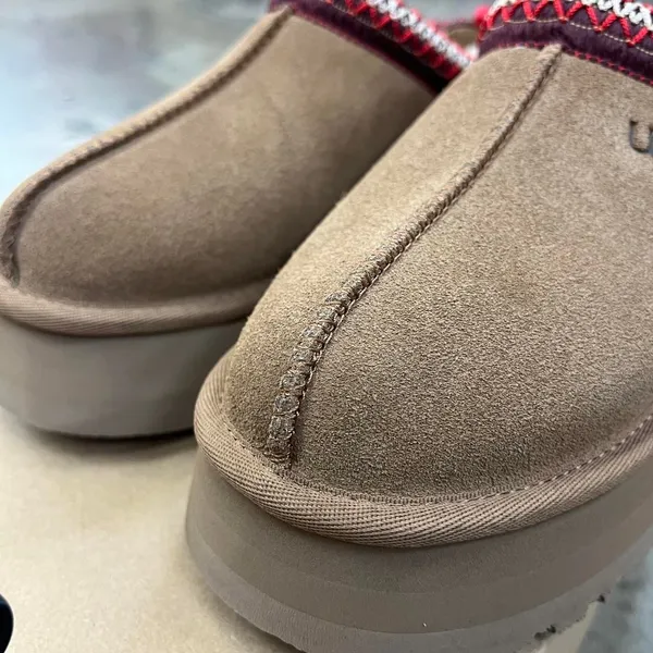 Ugg Women's Black Slippers - Image 3