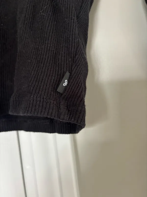 Aritzia TNA Long Sleeve - Image 2