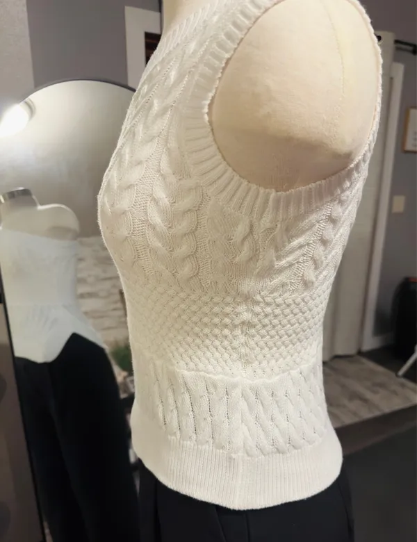 Boutique White One-Shoulder Sleeveless asymmetrical cable knit top - Image 4