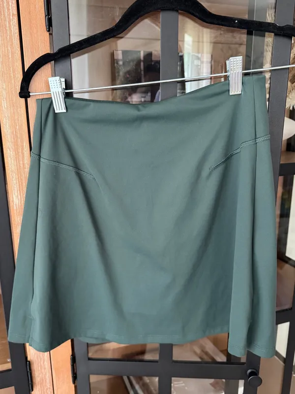 Old Navy Powersoft tennis skirt skort mini active Cavernous forest green shorts - Image 6