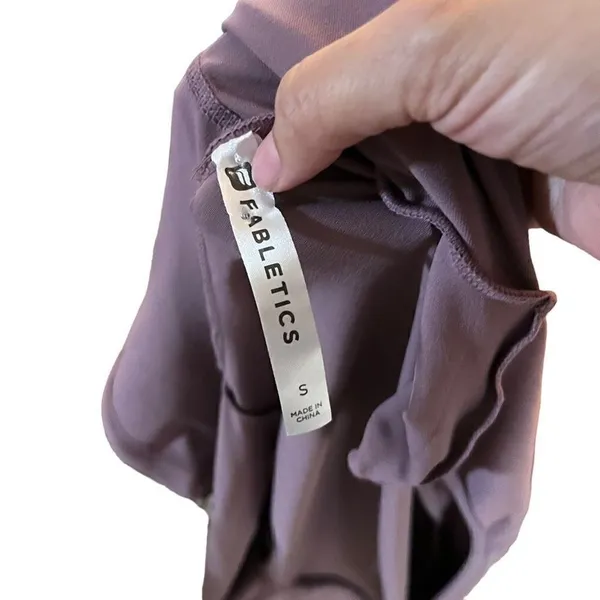 ‎Fabletics light purple zip up vest size small - Image 8