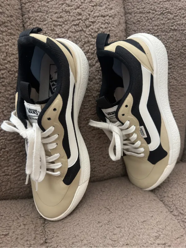 the Vans UltraRange EXO sneakers in a beige and black colorway unisex 7.5 W - Image 10