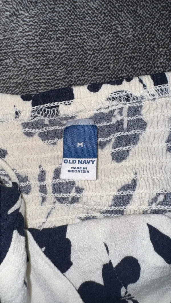 Old Navy Linen Top - Image 2