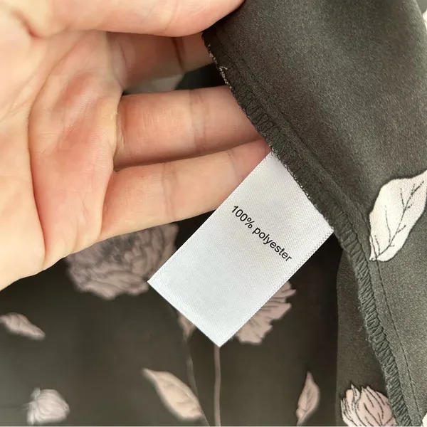🦋 Maurices Grey Pink Floral V-Neck Long Sleeve Blouse Small - Image 4