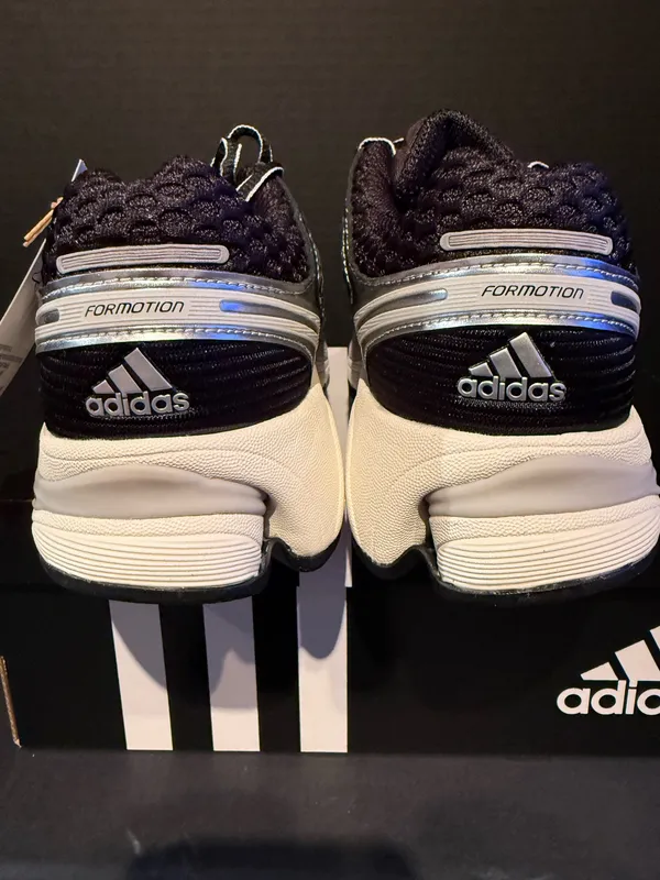 Women’s Adidas Adistar size 5.5W - Image 4