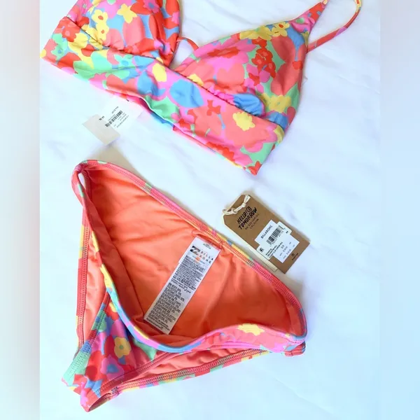 NWT Billabong Coast Is Clear Bikini Set - Multi - L/S - Image 6