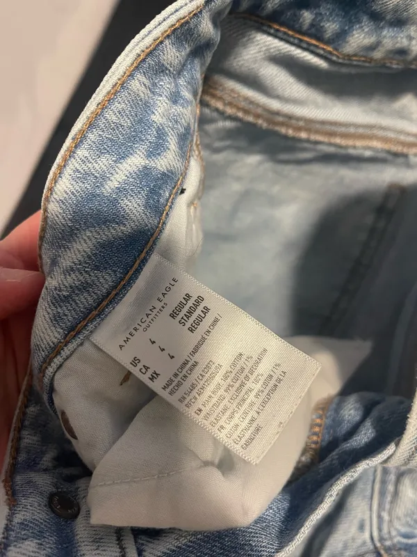 American Eagle Mom Jeans Ripped  - Image 4