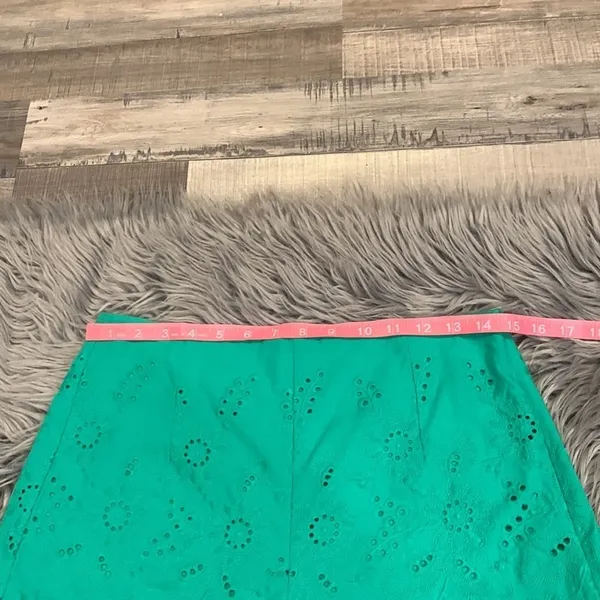 Draper James high rise embroidered eyelet shorts side zip lined 8 - Image 4