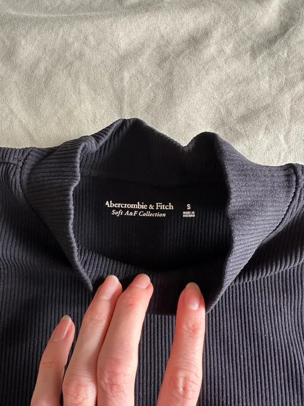 Abercrombie Sleeveless Ribbed Mock Neck Crop Top - Image 2