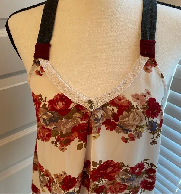 Rewind|| Grey/burgundy/white floral tank - Image 2