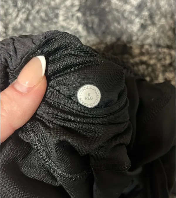 Lululemon 2.5" Hotty Hot Shorts - Image 4