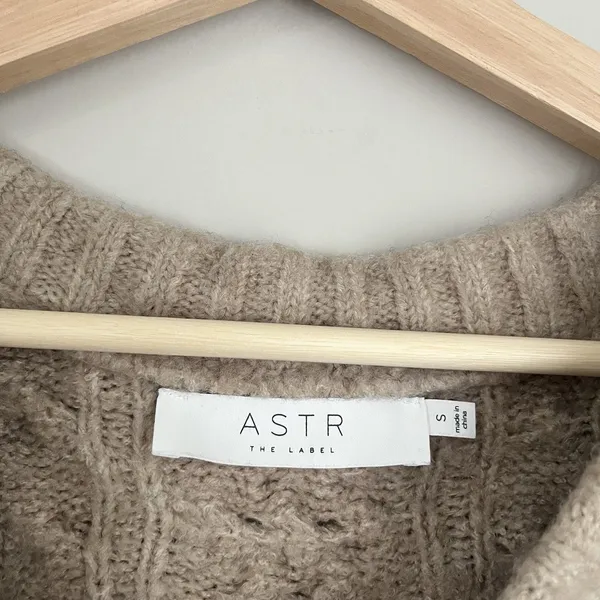 ASTR The Label V Neck Sweater Vest Size Small - Image 3
