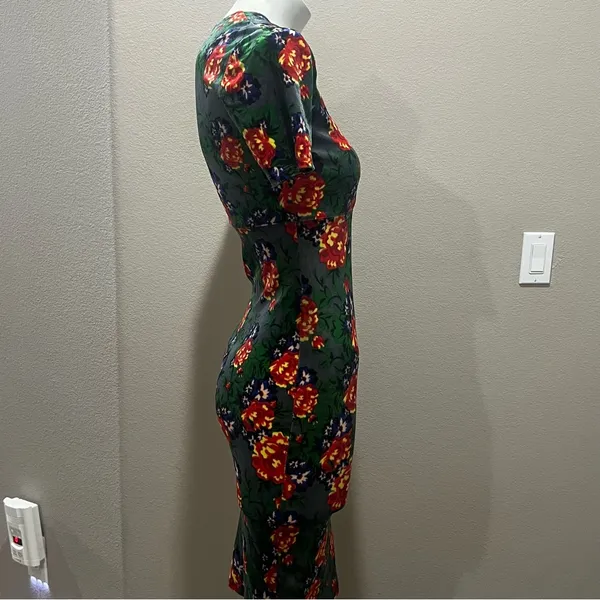 Zara green velvet short sleeve floral dress - Image 6