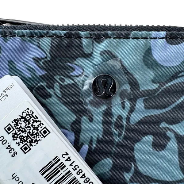 Lululemon Clippable Card Pouch Flower Meld Mini Multi / Graphite Grey / Gunmetal - Image 5