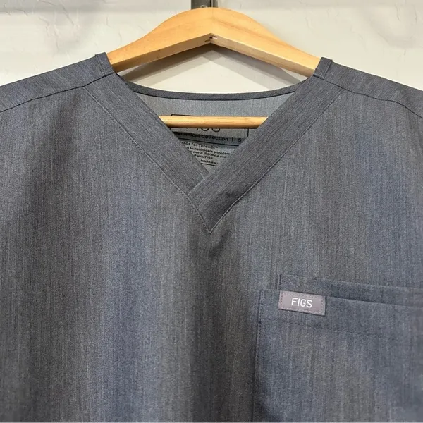 FIGS Technical Collection Scrub Top Gray Small V-Neck Pocket Excellent Uniform - Image 4