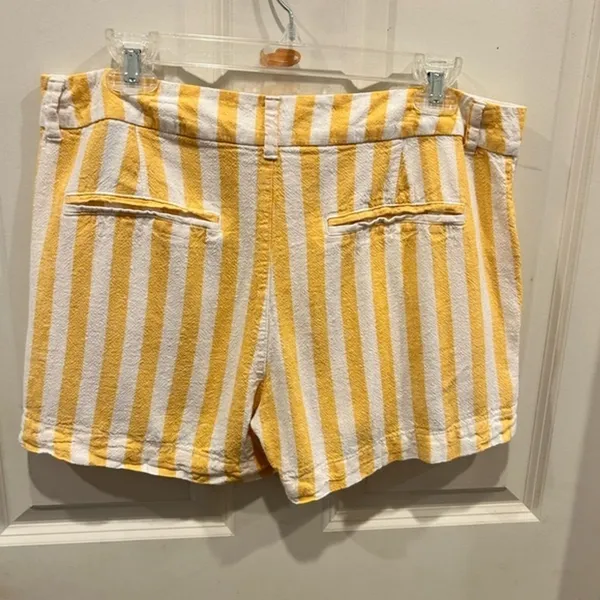 Old Navy Everyday Short Womens 10 Yellow White Striped Linen Blend‎ 3" Coastal - Image 3