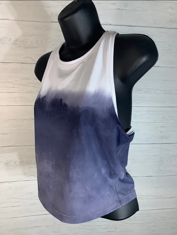 Athleta crop workout tank size medium - Image 2