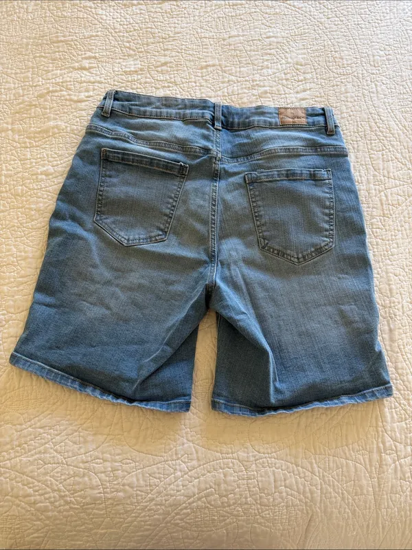 Roebuck & Co. (Sears) Women's Light Blue Denim Bermuda Shorts - Image 3