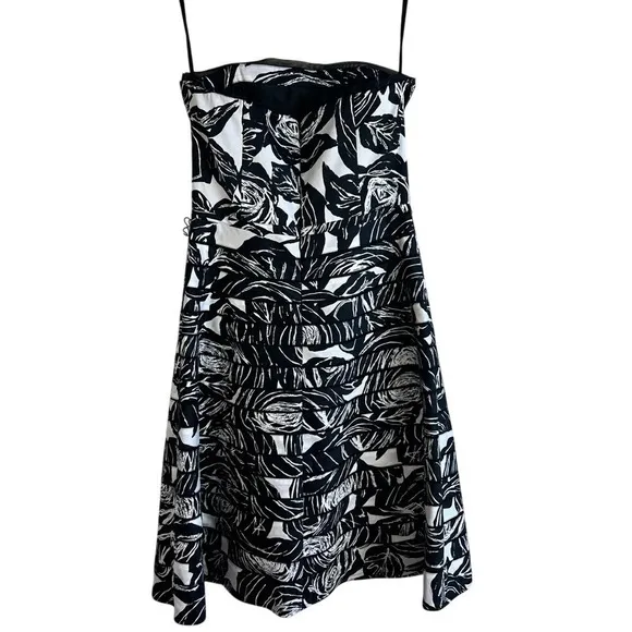 White House Black Market Floral Strapless Tiered Rose Print Mini‎ Dress Size 4 - Image 3