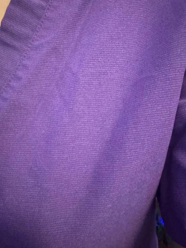 Purple figs scrub top size small - Image 3